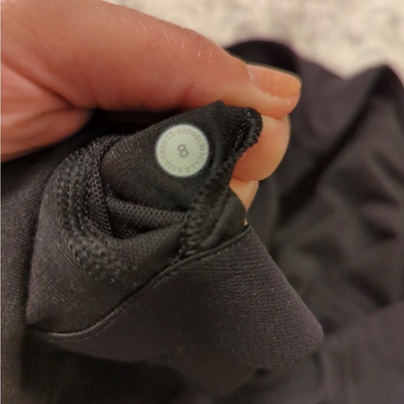 Black sz 8 EUC key to movement Lululemon tank top - Picture 3 of 4